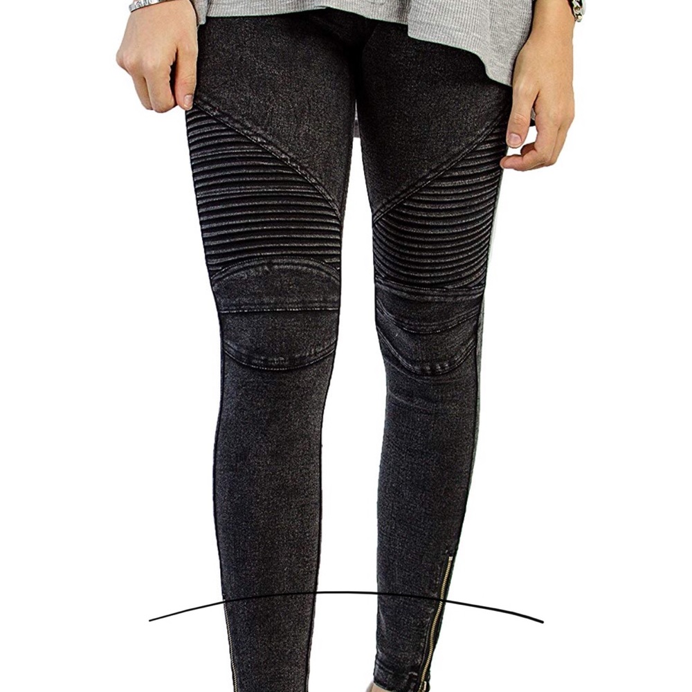 Women’s Black motto leggings...